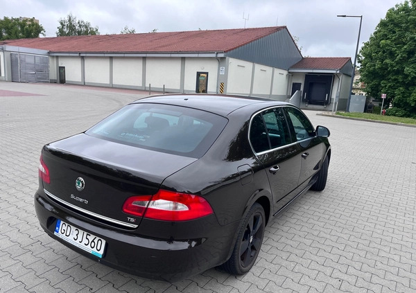 Skoda Superb cena 26800 przebieg: 234160, rok produkcji 2012 z Gdynia małe 466